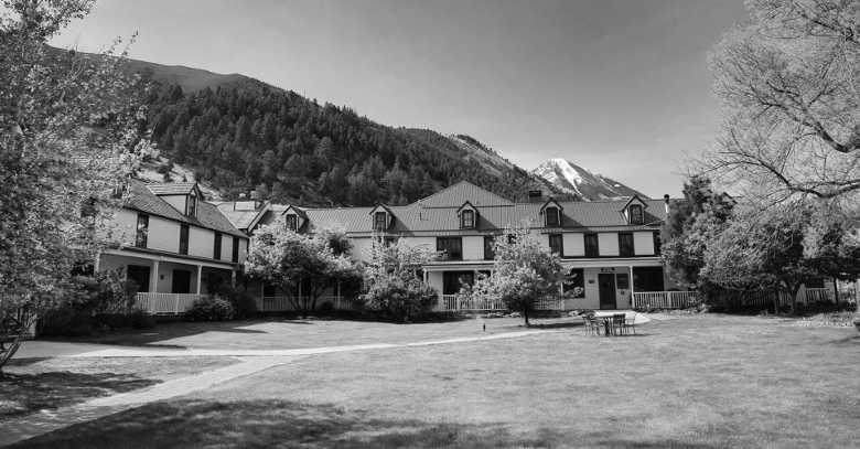 Chico Hot Springs Lodge & Ranch, Pray