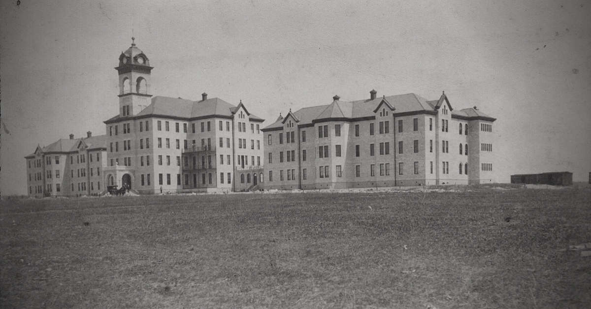 An image of the reportedly haunted Sa Antonio State Hospital, San Antonio, TX