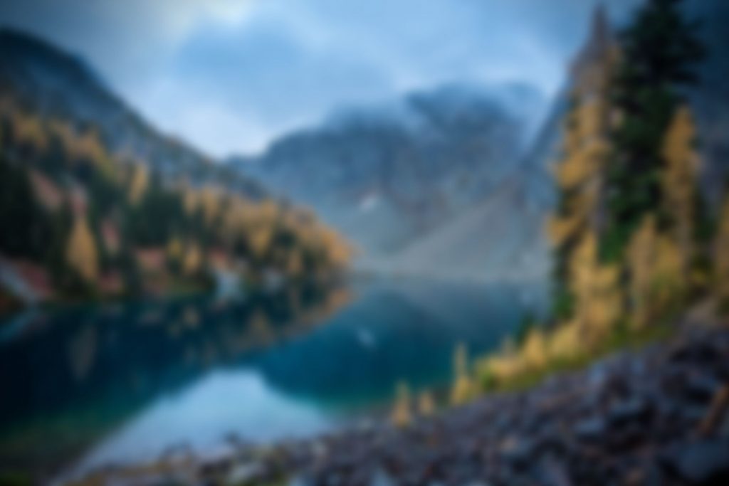 A an image of a lake and mountains in Washington State