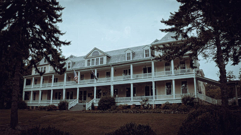 Grand Old Lady Hotel Balsam