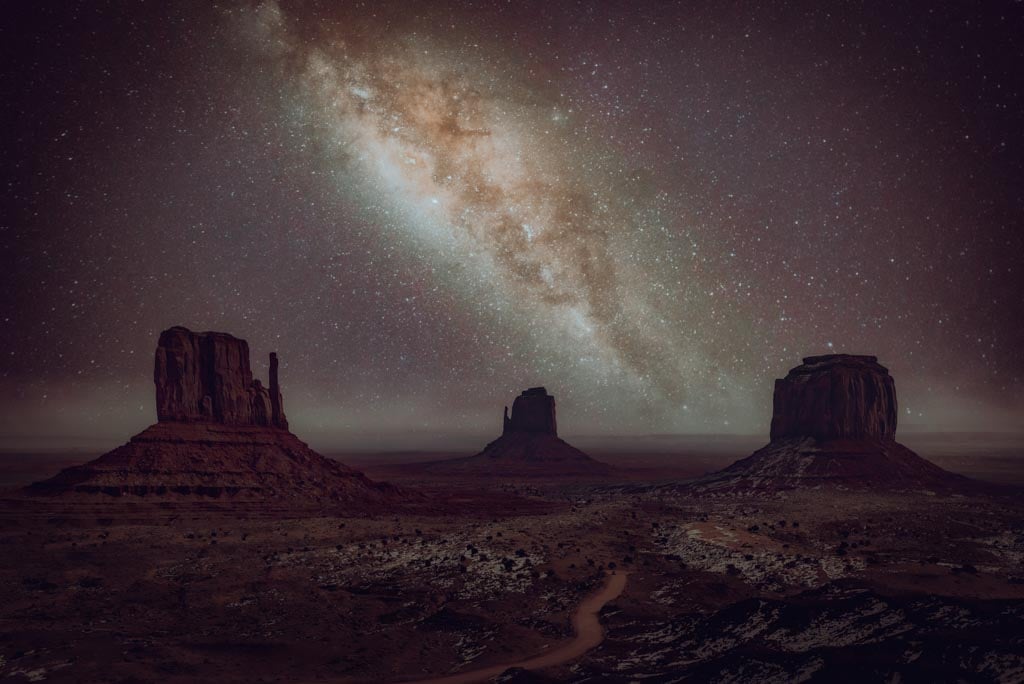 Milky Way long exposure photo in Monument Valley, Utah