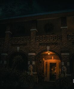 Front entrance of the haunted Thomas House Hotel