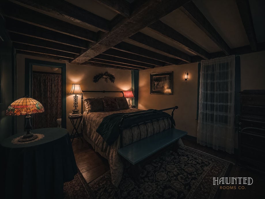 Guest bedroom with heavy ceiling beams at Captain Grant's 1754