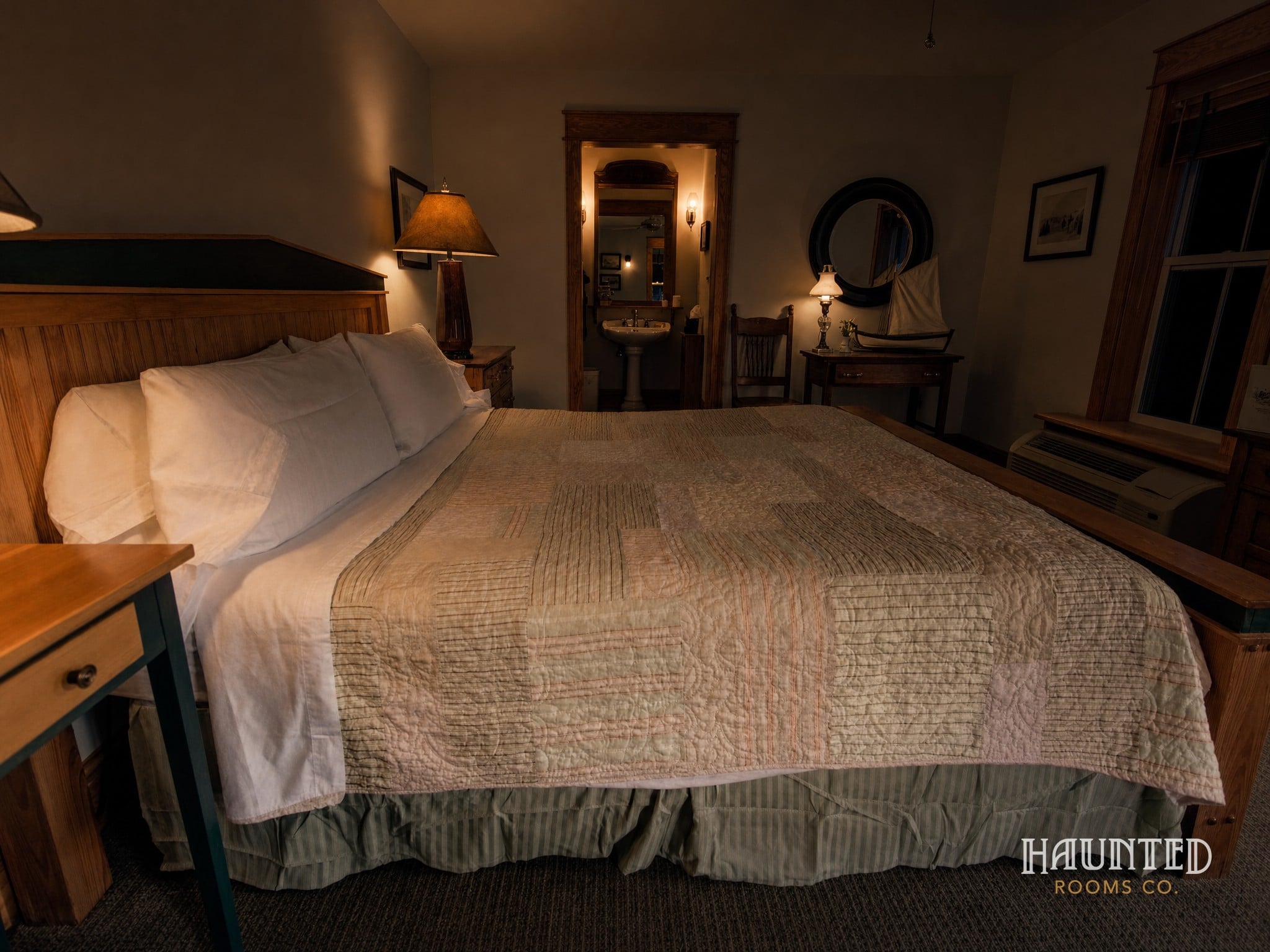 Room 4 king room at the Roanoke Island Inn at night